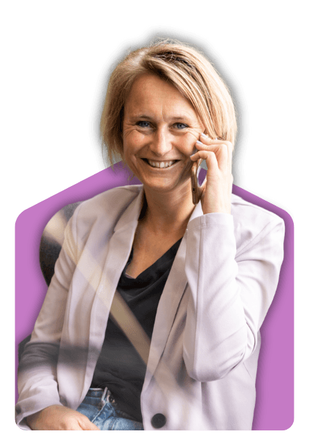 Professionals werken samen, symboliserend de zakelijke trajecten van Rheset voor stressreductie en werkplezier binnen bedrijven
