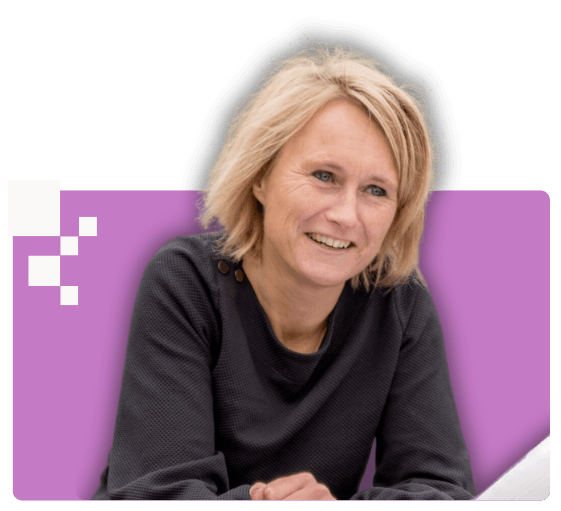 Esther van Wageningen glimlacht terwijl ze de stappen uitlegt om een Rheset-traject te starten.